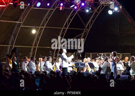 National Symphony Orchestra an Shuttleworths 2018 Flying Proms mit der Opernsängerin Annette Wardell Stockfoto