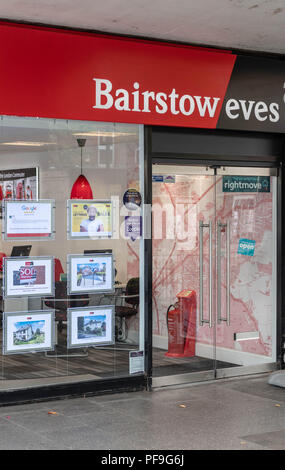 Bairstow Eves (Teil des landesweiten Gruppe plc) Immobilien shop signage in Brentwood Essex Stockfoto