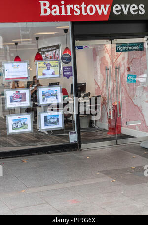 Bairstow Eves (Teil des landesweiten Gruppe plc) Immobilien shop signage in Brentwood Essex Stockfoto