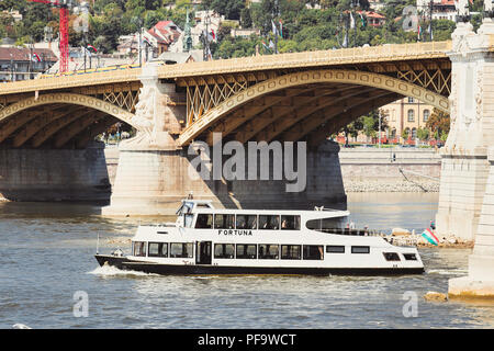 Auf der Donau (Margaret Brücke, der Tag der Verfassung vom 20. August 2018, 11 Uhr) Budapest, Ungarn Stockfoto