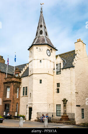 Dunbar Town House Museum & Gallery mit altem Markt oder mercat Cross, High Street, Dunbar, East Lothian, Schottland, VEREINIGTES KÖNIGREICH Stockfoto