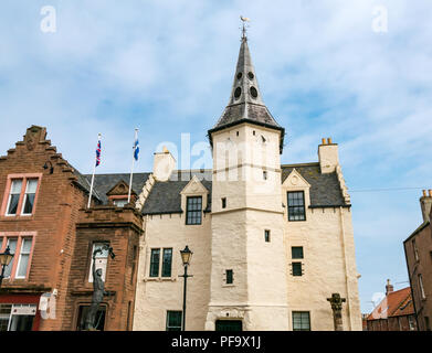 Dunbar Town House Museum & Gallery mit altem Markt oder mercat Cross, High Street, Dunbar, East Lothian, Schottland, VEREINIGTES KÖNIGREICH Stockfoto