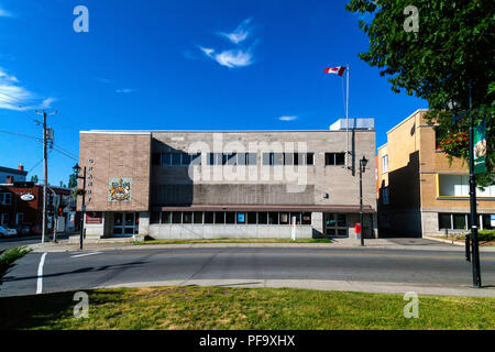 Canada Post Office an der Ecke der Rue Principale und Rue Saint Antoine in Granby, Eastern Townships, Quebec, Kanada. Stockfoto