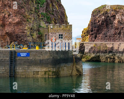 Eingang der Dunbar Hafen, Dunbar, East Lothian, Schottland, Großbritannien Stockfoto