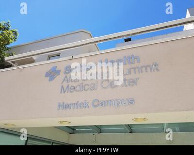 In der Nähe der Zeichen auf der Fassade des Sutter Health Alta Bates Herrick Campus Medical Center, ein großes Krankenhaus in Berkeley, Kalifornien, 10. Juli 2018. () Stockfoto