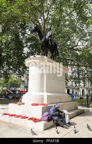 Ferdinand Foch, Pferdesport, Pferd, Statue, at, Eingang, zu, untere Grosvenor Garten, in der Nähe von Victoria, Zug, Station, London, England, UK, Europa, Europäischen, Stockfoto