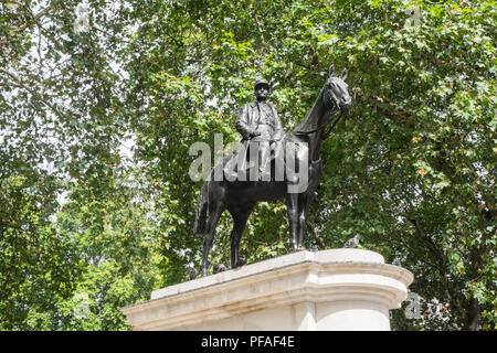 Ferdinand Foch, Pferdesport, Pferd, Statue, at, Eingang, zu, untere Grosvenor Garten, in der Nähe von Victoria, Zug, Station, London, England, UK, Europa, Europäischen, Stockfoto