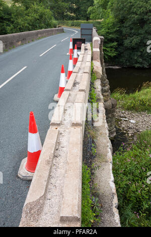 Schäden an der Attika des Höheren Hodder Brücke in der Nähe von Clitheroe, Lancashire, Großbritannien, Stockfoto