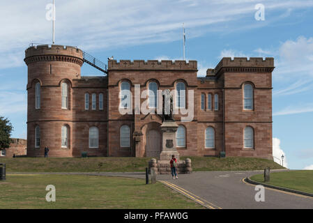 Inverness Castle ist ein imposantes Gebäude aus Sandstein in Inverness, Schottland, Großbritannien Stockfoto