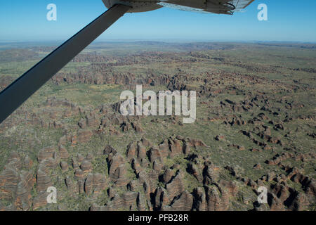 Australien, Westaustralien, Kimberley. Sightseeig Flug, Luftaufnahme der Bungle Bungle Range, Purnululu National Park. UNESCO. Stockfoto