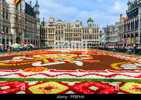 Brüssel, Belgien - 16. August 2018: Grand Place während Blütenteppich Festival. Stockfoto