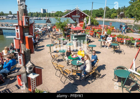 Café Regatta Helsinki eine witzige Waterfront Café Restaurant mit einer schönen Terrasse in Helsinki Finnland im Sommer. Stockfoto