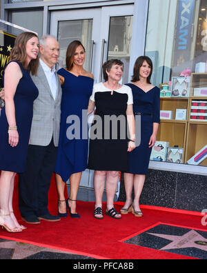 Hollywood, Kalifornien, USA. 20. August 2018. Jennifer Garner - Star 048 Eltern Patricia Ann Garner und William John Garner, Susannah Kay Garner Tischler (L) und Melissa Garner Wylie (R) Jennifer Garner besucht die Zeremonie zu Ehren Jennifer Garner mit einem Stern auf dem Hollywood Walk of Fame am 20. August 2018 in Hollywood, California Credit: Tsuni/USA/Alamy leben Nachrichten Stockfoto