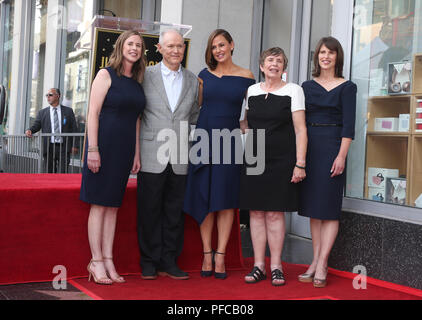 Hollywood, Ca. 20 Aug, 2018. Jennifer Garner, Melissa Garner Wylie, Susannah Kay Garner Carpenter, William John Garner, Patricia Ann Garner, an der Zeremonie zu Ehren Jennifer Garner mit einem Stern auf dem Hollywood Walk of Fame am 20. August in Hollywood, Kalifornien 2018. Credit: Faye Sadou/Medien Punch/Alamy leben Nachrichten Stockfoto