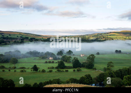 Middleton-in-Teesdale, County Durham, UK. Dienstag 21. August 2018. UK Wetter. Es war ein nebliger Start in den Tag in der North Pennines in der Nähe von Middleton-in-Teesdale. Die Prognose ist für den Nebel mit sonnigen Perioden der Entwicklung am Nachmittag zu löschen. Quelle: David Forster/Alamy leben Nachrichten Stockfoto