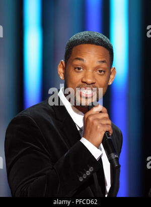 Oslo, Norwegen. 11 Dez, 2009. Hosts das Konzert, US-Schauspieler Will Smith auf der Bühne während der Verleihung des Friedensnobelpreises Konzert im Osloer Spektrum in Oslo, Norwegen, 11. Dezember 2009. Das Konzert ehrt in diesem Jahr Friedensnobelpreisträger Barack Obama, Präsident der Vereinigten Staaten. Credit: Albert Nieboer () | Verwendung weltweit/dpa/Alamy leben Nachrichten Stockfoto