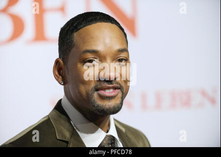 Berlin, Deutschland. 06. Jan 2009. US-Schauspieler Will Smith kommt für die Deutschlandpremiere seines Films? 7 Pfund? Im CineStar Kino?? Am Potsdamer Platz in Berlin, Deutschland, 06. Januar 2009. Der Film wird in den deutschen Kinos am 08. Januar veröffentlicht werden. Credit: Jens Kalaene | Verwendung weltweit/dpa/Alamy leben Nachrichten Stockfoto
