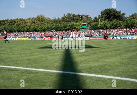 Worms, Deutschland. 18 Aug, 2018. Jubel team HB. Fußball-DFB-Pokal, 1. Runde, wormatia Worms - SV Werder Bremen (HB) 1:6, am 18/08/2018 in Worms/Deutschland. ##DFL-Bestimmungen verbieten die Verwendung von Fotografien als Bildsequenzen und/oder quasi-Video## | Verwendung der weltweiten Kredit: dpa/Alamy leben Nachrichten Stockfoto