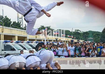 Quezon City, Philippinen. 20 Aug, 2018. Die Tongil Moo-Do-Gruppe präsentiert eine tatsächliche Demonstration im Bereich der Kampfkunst während des Friedens März 2018. Credit: Robert Alfiler/Alamy Leben Nachrichten. Stockfoto