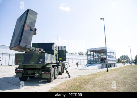 20. August 2018, Deutschland, Stetten am kalten Markt: Eine Artillerie detection Radar COBRA (Zähler Batterie Radar) steht in der Alb Kaserne. Foto: Sebastian Gollnow/dpa Stockfoto