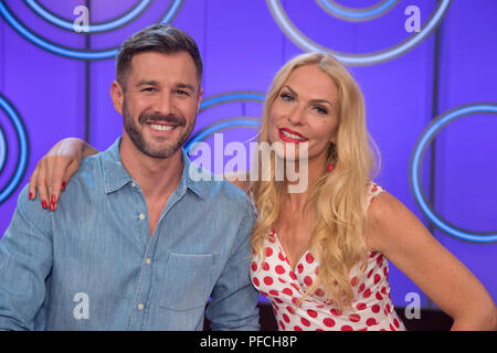 Jochen SCHROPP, Deutschland, Moderator und Schauspieler, Sonya Kraus, Deutschland, Moderatorin, Gast in der Sendung 'Dingsda', Tv programm, aufgezeichnet am 20.06.2018 in Köln | Verwendung weltweit Stockfoto