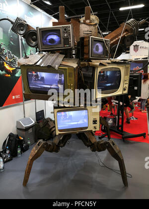 Köln, Deutschland, 21. August 2018, Patchwork robotic Monster Statue aus Spiel SteelRats. Credit: Jovana und Miodrag Kuzmanović/Alamy leben Nachrichten Stockfoto