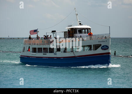 Ein Vergnügen Kreuzfahrtschiff touring Lake Michigan aus Navy Pier, Chicago, Illinois. Stockfoto