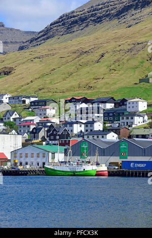 Blick auf das Dorf Klaksvik, Färöer, Dänemark Stockfoto