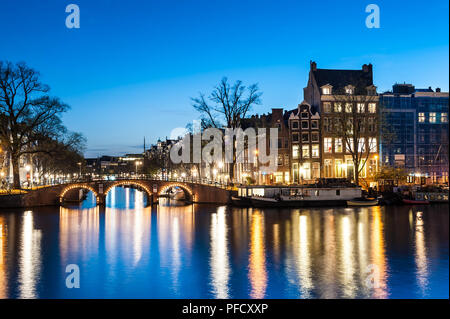 Ausblick auf Amsterdam bei Nacht, Niederlande Stockfoto