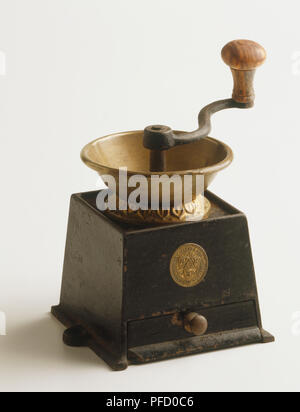 Altmodische coffee bean Grinder, Seitenansicht. Stockfoto