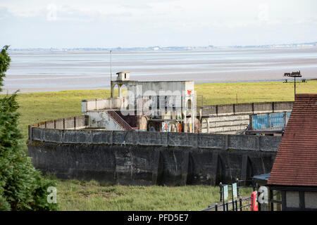 Das verlassene Lido in Grange Over Sands am Rande der Morecambe Bay in Cumbria England UK GB Stockfoto