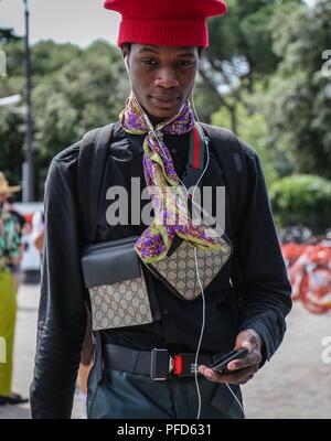 Florenz, Italien. 14 Juni, 2018. Florenz-14 Juni 2018 Männer auf der Straße während der Pitti. Credit: Mauro Del Signore/Pacific Press/Alamy leben Nachrichten Stockfoto