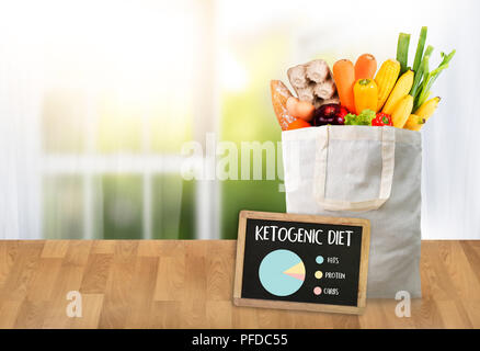 Ketogenic Diät Bioladen Gemüse gesund Low Carbs Stockfoto