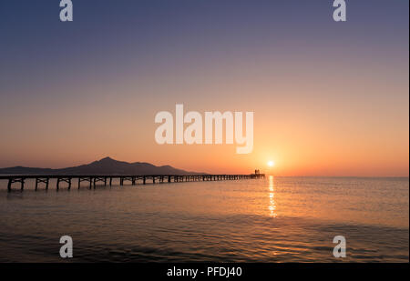 Mallorca Playa de Muro Sonnenaufgang in der Bucht von Alcudia Mallorca Balearen Spanien. Stockfoto