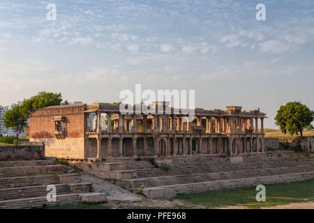 Ahmedabad, Gujarat, Indien, Dezember 08,2014 volle Sicht auf Sarkhej Roza Stockfoto