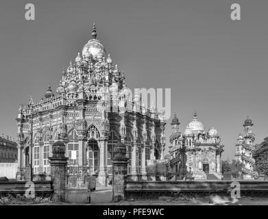 Junagarh, Gujarat, Indien, Dezember 11,2014 eine vollständige Ansicht der Grab des Mahabat Khan mit Grab von Bahar-ud-din Bahar zusammen Vom Eingangstor.. Stockfoto