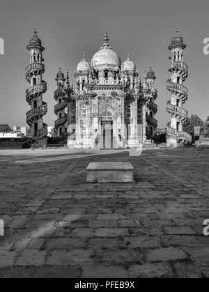 Junagarh, Gujarat, Indien, Dezember 11,2014 eine vollständige Ansicht der Grab von Bahar-ud-din Bahar Stockfoto