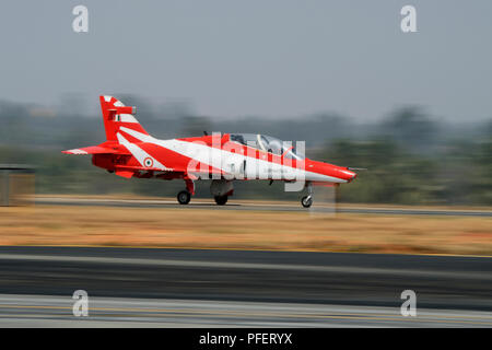 Das Bild von Surya Kiran geschäftsdelegationen verschoben auf der Aero India show in bei Yelahanka, Bangalore, Indien Stockfoto