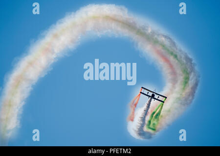 Das Bild der Skycat Wingwalkers aus der Skandinavischen Airshow Kunstflug in Beglauru, Karnataka, Indien Stockfoto