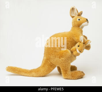 Känguru Stofftier mit Joey im Magen, Kopf zur Seite Stockfoto