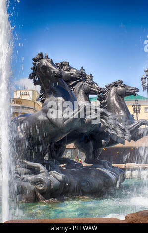 Brunnen mit vier Jahreszeiten Pferde ''Manege Square. Moskau Russland. Stockfoto