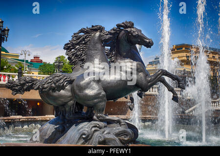 Brunnen mit vier Jahreszeiten Pferde ''Manege Square. Moskau Russland. Stockfoto