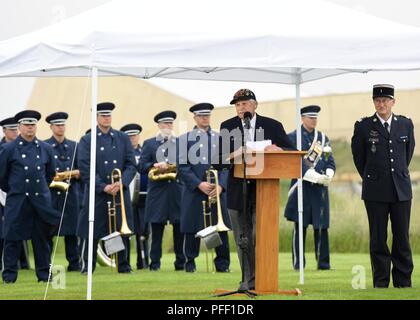 SAINTE-MARIE-du-Mont, Frankreich (Juni 6, 2018) D-Day Veteran Steve Melnikof spricht während der Utah Beach Federal Denkmal Zeremonie. In dieses Jahr fällt der 74. Jahrestag der Operation Overlord, der alliierten Invasion in der Normandie am 6. Juni 1944 - Die meisten allgemein als D-Day bekannt. Eine epische Multinationale amphibischen und Betrieb, D-Day Partnerschaften und verstärkten transatlantischen Bindungen, die heute stark bleiben. Insgesamt US-Mitglieder aus 20 Einheiten in Europa und den USA nahmen an Veranstaltungen und Zeremonien, Mai 30 - Juni 7, 2018, in fast 40 Standorten in der gesamten Region der Normandie von Fra Stockfoto