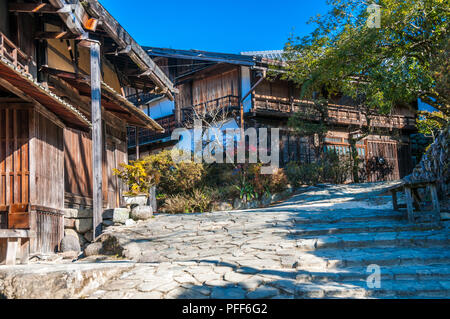 Traditionelles Gebäude auf der Hauptstraße von tsumago auf der Nakasendo Weise in der Präfektur Nagano, Japan. Stockfoto