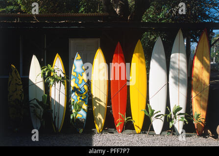 USA, Hawaii, O'ahu, Laie Beach Park, Surfbretter zu mieten. Stockfoto