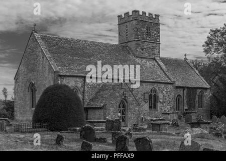 St Michael und alle Engel Kirche im Dorf Cotswold Brimpsfield Stockfoto