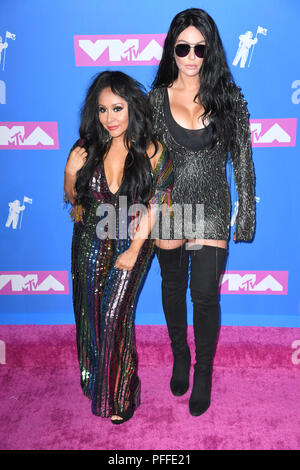 Nicole's nooki' Polizzi und Jenni "JWoww" farley an der 2018 MTV Video Music Awards in der Radio City Music Hall in Los Angeles, USA statt. Bild Datum: Montag, August 20, 2018. Siehe PA Geschichte SHOWBIZ VMAs. Foto: PA/PA-Kabel Stockfoto