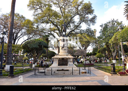 Statue von Antonio Jose de Sucre, der erste bolivianische Präsident, an der Plaza 25 de Mayo, ein UNESCO-Weltkulturerbe, in Sucre, Bolivien Stockfoto