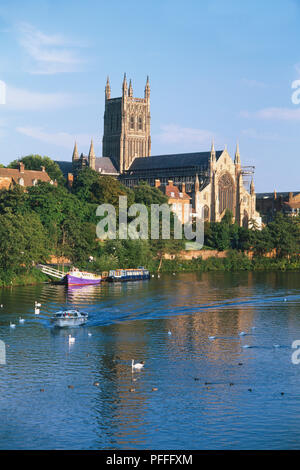 Grossbritannien, England, Worcestershire, Worcester Cathedral, mit Blick auf den Fluss Severn. Stockfoto