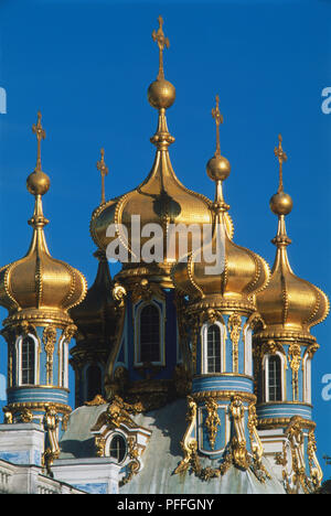 Russland, St. Petersburg, Zarskoje Selo, Catherine Palace, vergoldeten Zwiebeltürme der Kapelle Dach Stockfoto